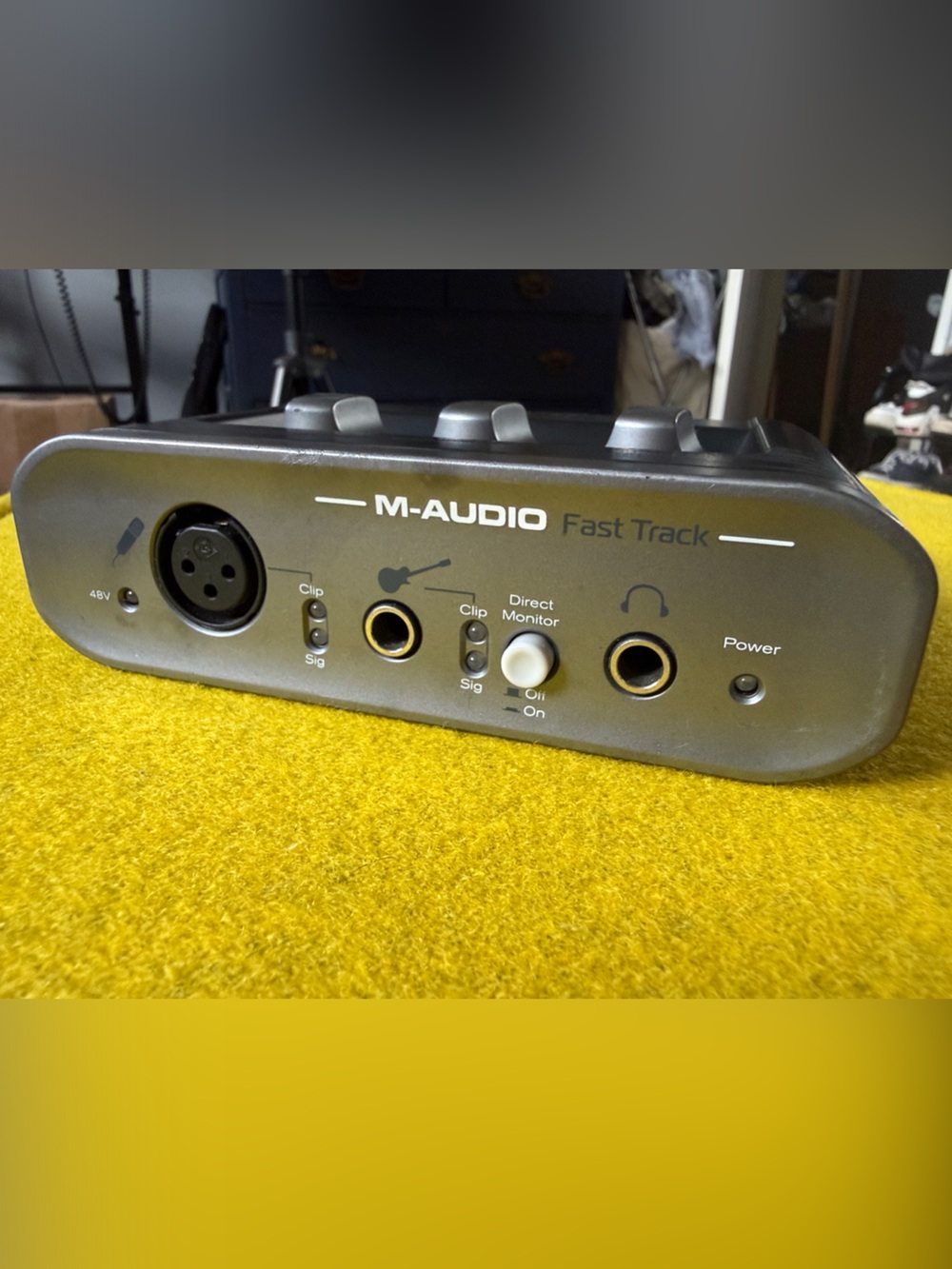 Fast Track USB Audio Interface - Black - Picture 5 of 5